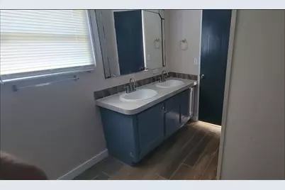 404 W Cleveland Street #1/2, Elgin, TX 78621 - Photo 16