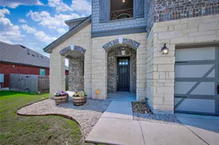 1604 Foxglove Dr, Lockhart, TX 78644 - Photo 2