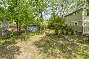 304 W 35th St, Austin, TX 78705 - Photo 18