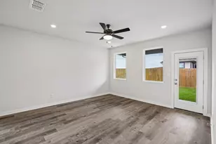 138 Hornet St, Elgin, TX 78621 - Photo 8