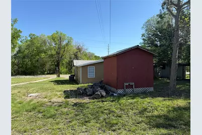 909 E Market Street, Lockhart, TX 78644 - Photo 18