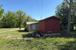 909 E Market St, Lockhart, TX 78644 - Photo 18