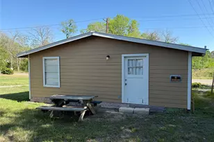 909 E Market St, Lockhart, TX 78644 - Photo 14