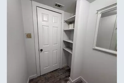 909 E Market Street, Lockhart, TX 78644 - Photo 12