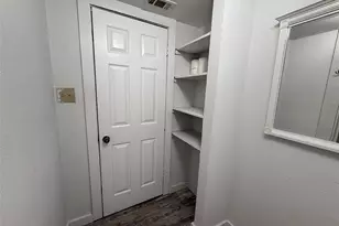 909 E Market St, Lockhart, TX 78644 - Photo 12