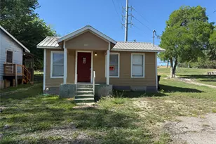 909 E Market St, Lockhart, TX 78644 - Photo 1