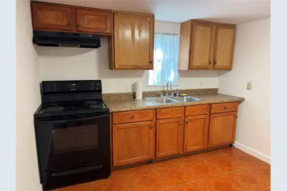 909 E Market Street, Lockhart, TX 78644 - Photo 6