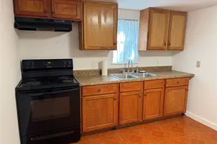 909 E Market St, Lockhart, TX 78644 - Photo 6