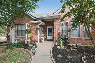 127 S Pohakea Dr, Bastrop, TX 78602 - Photo 2