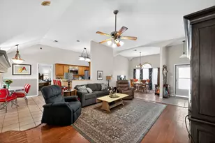 127 S Pohakea Dr, Bastrop, TX 78602 - Photo 4