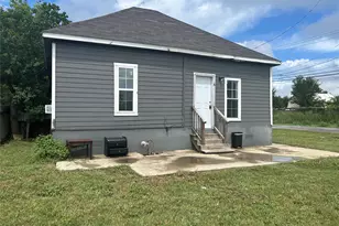 400 Symes St, Taylor, TX 76574 - Photo 6