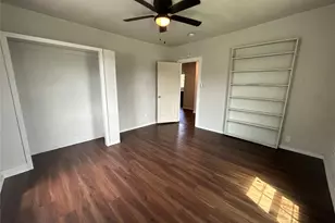 400 Symes St, Taylor, TX 76574 - Photo 14