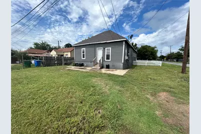 400 Symes Street #A, Taylor, TX 76574 - Photo 2