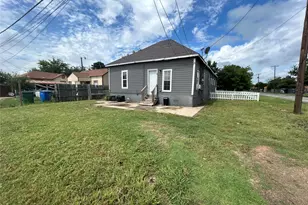 400 Symes St, Taylor, TX 76574 - Photo 2