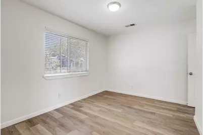 6204 Lotus Lane, Austin, TX 78721 - Photo 32