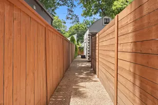 2519 E 4th St, Austin, TX 78702 - Photo 2
