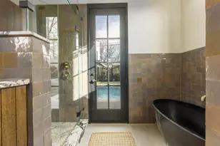2015 Holland Ave, Austin, TX 78704 - Photo 24