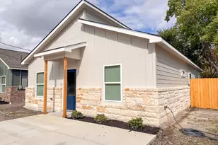 817 5th St, Lockhart, TX 78644 - Photo 2