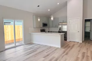 817 5th St, Lockhart, TX 78644 - Photo 4