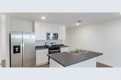 110 Schuenemann Way, Kyle, TX 78640 - Photo 4