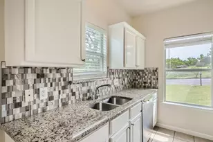 6102 Reicher Dr, Austin, TX 78723 - Photo 8