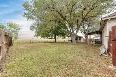 1610 Meadow Lane, Lockhart, TX 78644 - Photo 32