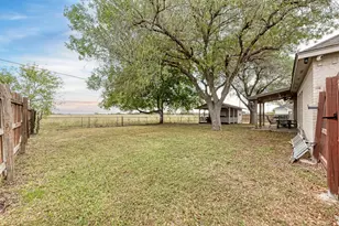 1610 Meadow Ln, Lockhart, TX 78644 - Photo 32