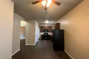 1013 Fir Ln, Lockhart, TX 78644 - Photo 2