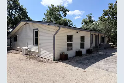 605 W 11th Street, Elgin, TX 78621 - Photo 4