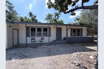605 W 11th Street, Elgin, TX 78621 - Photo 2