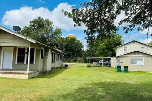 927937 N Franklin St, La Grange, TX 78945 - Photo 2