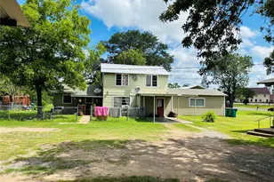 927937 N Franklin St, La Grange, TX 78945 - Photo 4