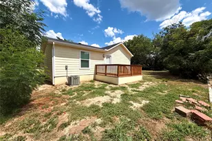 1107 Neches St, Lockhart, TX 78644 - Photo 16