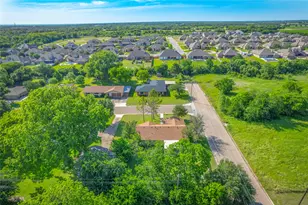 719 W Karnes Dr, Robinson, TX 76706 - Photo 24