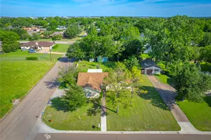 719 W Karnes Dr, Robinson, TX 76706 - Photo 2