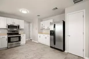 219 Brown St, Hutto, TX 78634 - Photo 4