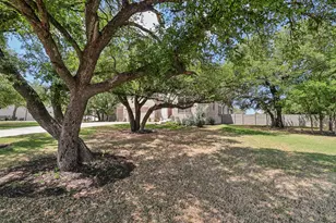 101 Wolf Rdg Rd, Georgetown, TX 78628 - Photo 2