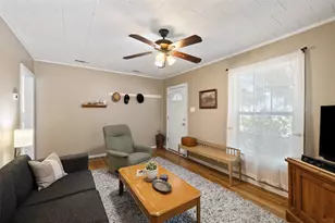 839 W 6th St, Taylor, TX 76574 - Photo 6