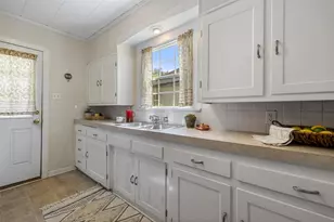 839 W 6th St, Taylor, TX 76574 - Photo 12