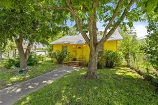 839 W 6th St, Taylor, TX 76574 - Photo 2