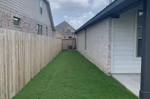 221 Rosebush Dr, Liberty Hill, TX 78642 - Photo 14