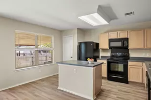 301 Wildwood Dr, Georgetown, TX 78633 - Photo 10