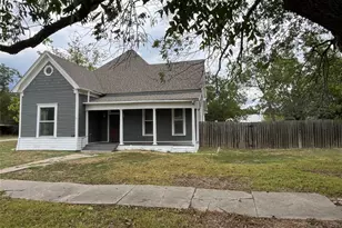 246 W Clark St, Bartlett, TX 76511 - Photo 2
