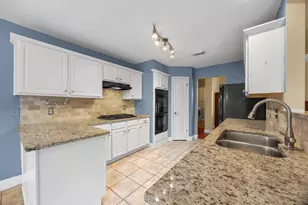 9123 Fainwood Ln, Austin, TX 78749 - Photo 10