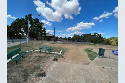 529 Madison Street, Elgin, TX 78621 - Photo 10