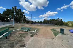 529 Madison St, Elgin, TX 78621 - Photo 10