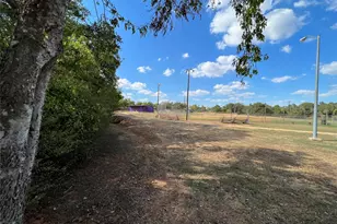 529 Madison St, Elgin, TX 78621 - Photo 6