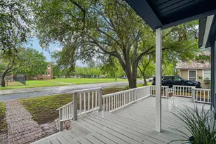 605 Bishop St, Smithville, TX 78957 - Photo 2