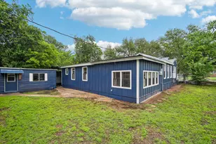 605 Bishop St, Smithville, TX 78957 - Photo 36