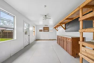 605 Bishop Street, Smithville, TX 78957 - Photo 32